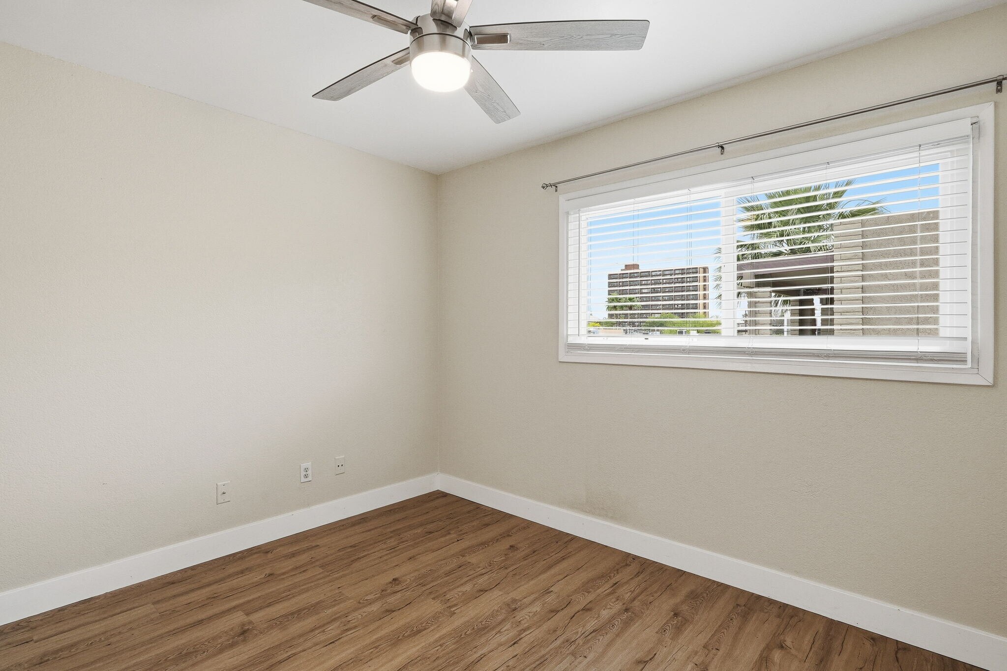 Building Photo - 31 W Pasadena Ave