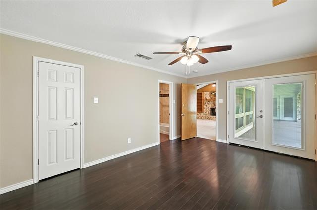 Building Photo - 4213 Village Green Dr