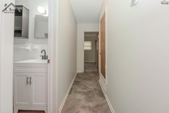 Building Photo - 109 Highland Dr
