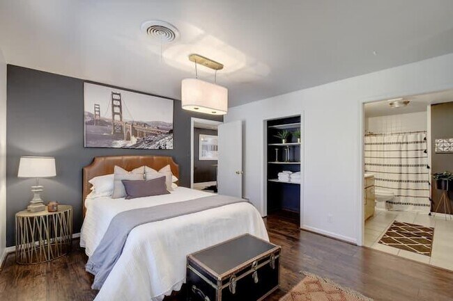Building Photo - 313 Rowland Dr