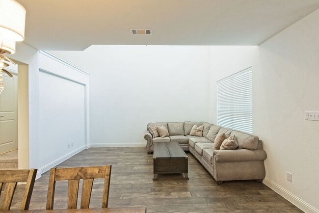 Building Photo - 3116 Gaylord Dr