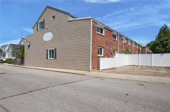 Building Photo - 26 W Narragansett Ave