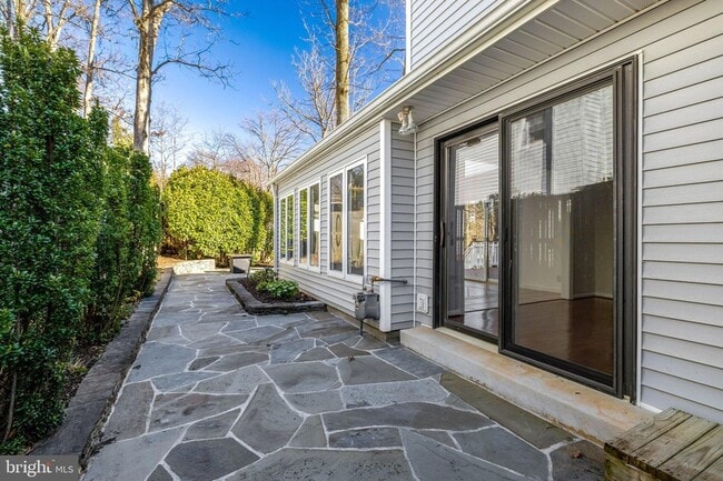 Building Photo - 2015 Freedom Ln