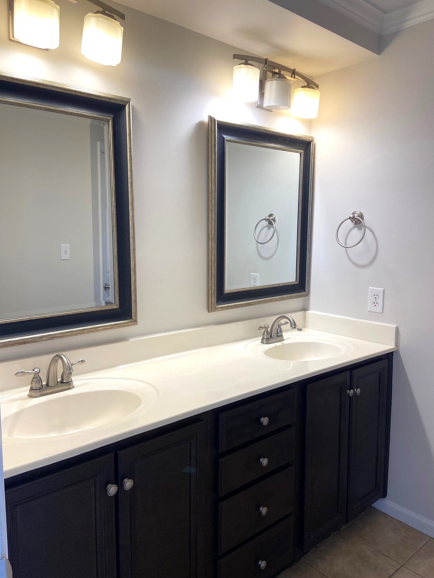 Building Photo - 336 Oak Leaf Cir