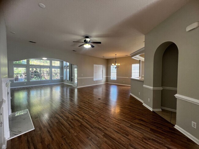 Building Photo - 404 Blackberry Ln