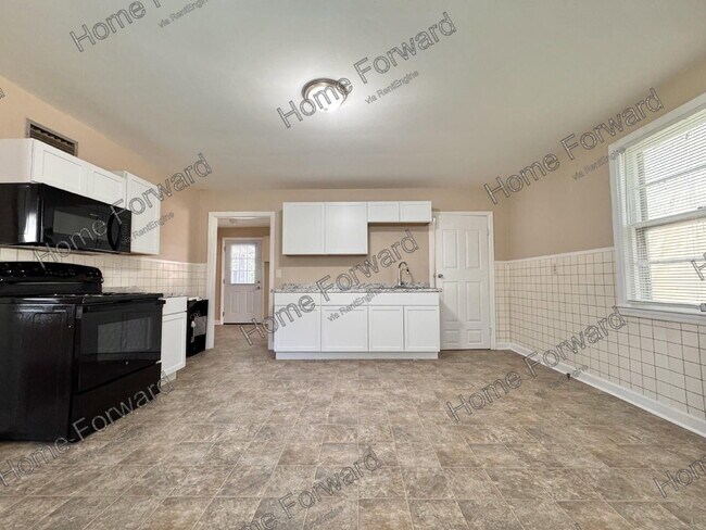 Building Photo - 348 Davis Ct