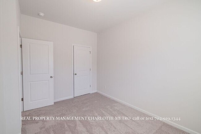 Building Photo - Stylish 3-Bedroom Gem Near I-485 & Charlotte Hotspots