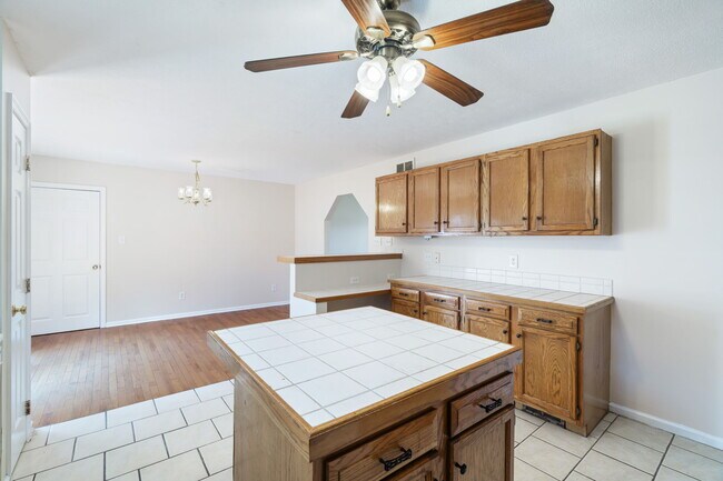 Building Photo - 182 Megan Ln