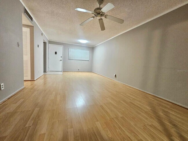 Building Photo - 11485 Oakhurst Rd