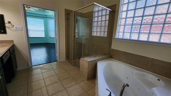 Building Photo - 2318 Nashmor Dr
