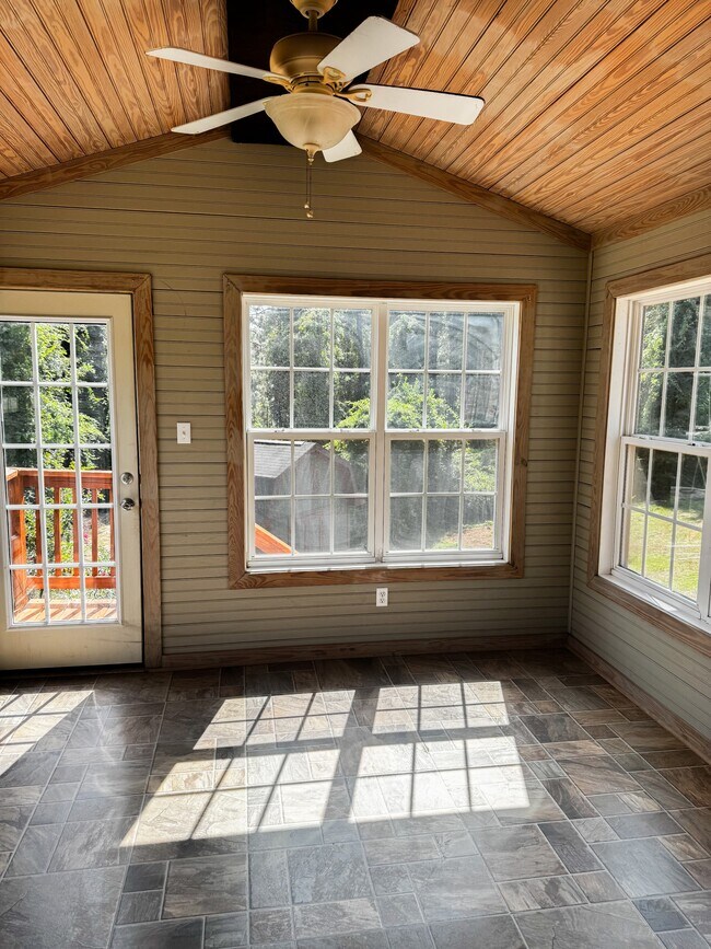 Building Photo - 5815 Permastone Lake Rd