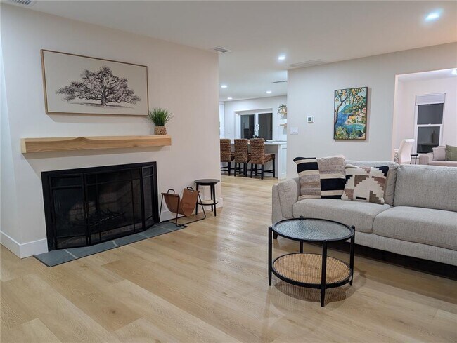 Building Photo - 1455 Fairway Dr