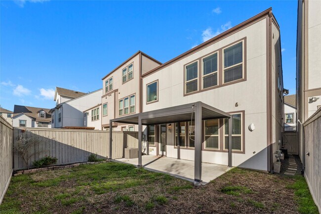 Building Photo - 817 Kamano Ave