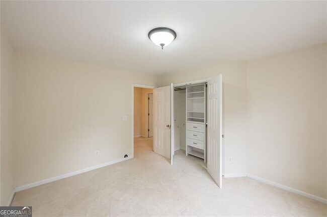 Building Photo - 2404 Gablewood Dr NE