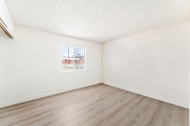 Building Photo - 5309 W Cheyenne Ave