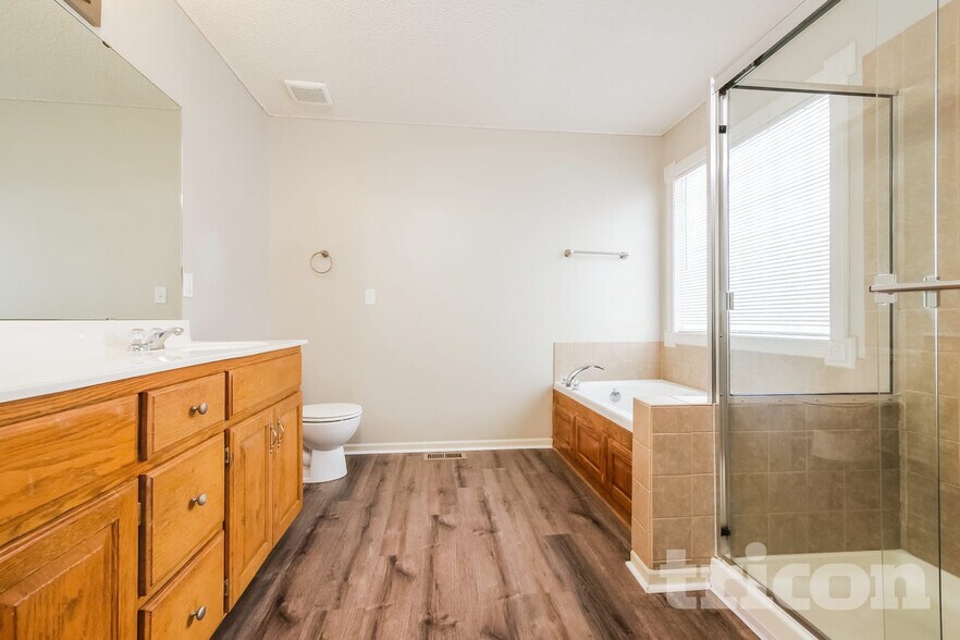 Building Photo - 7616 N Nodaway Ave