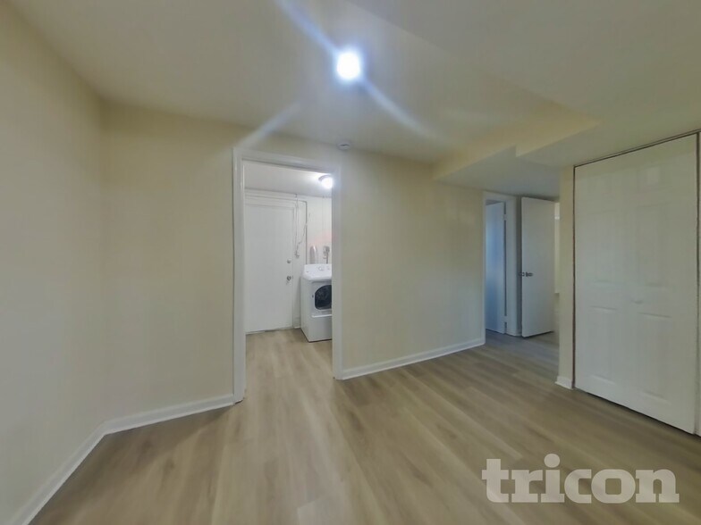 Building Photo - 3109 Lakehurst Ave