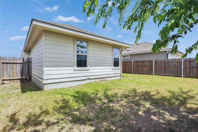Building Photo - 907 Yabers Ct