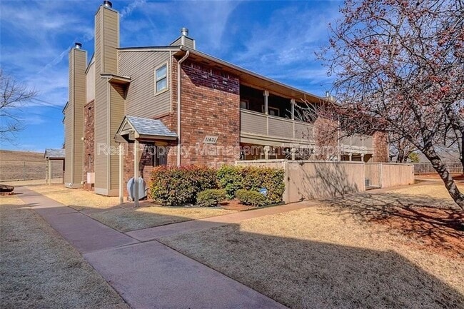 Building Photo - 11431 Springhollow Rd