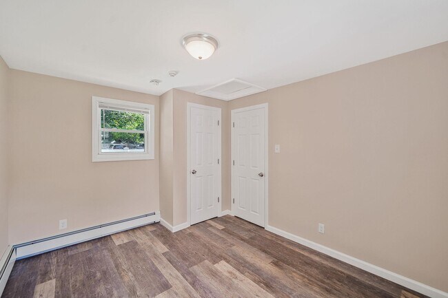 Building Photo - 16 Bellport St
