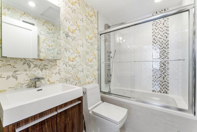 Building Photo - 32 Rutland St