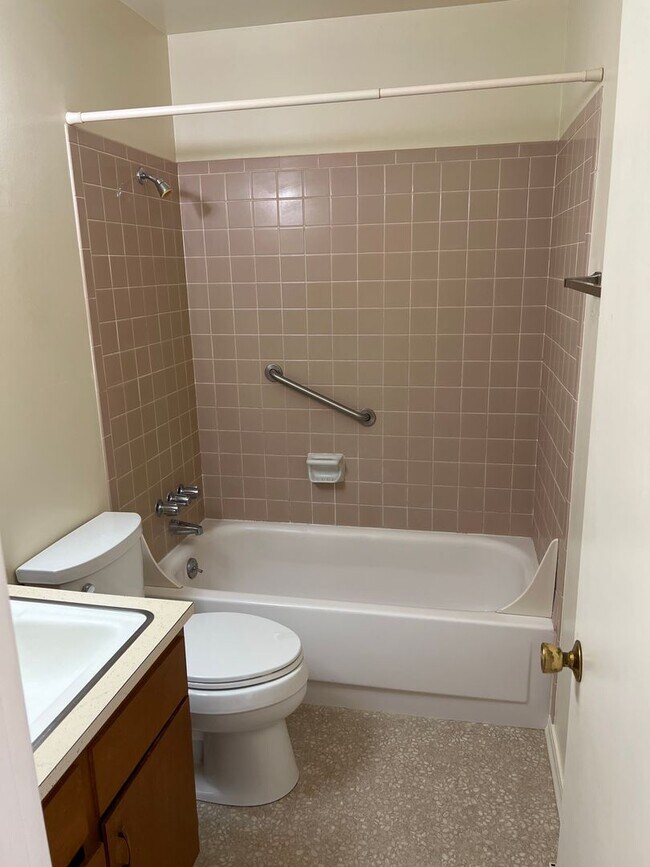 Building Photo - lev107