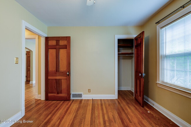Building Photo - 442 Bauer Ave