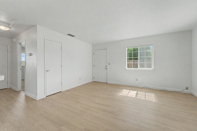 Building Photo - 0289