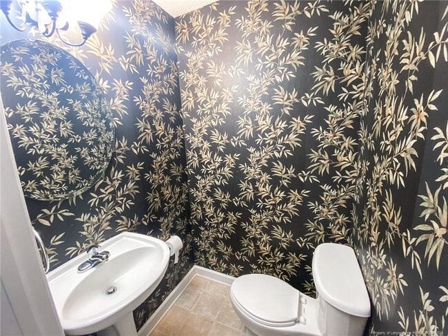 Building Photo - 616 Amberdale W Cir