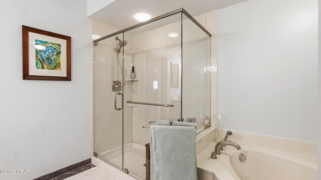 Building Photo - 2400 Grandiflora Blvd