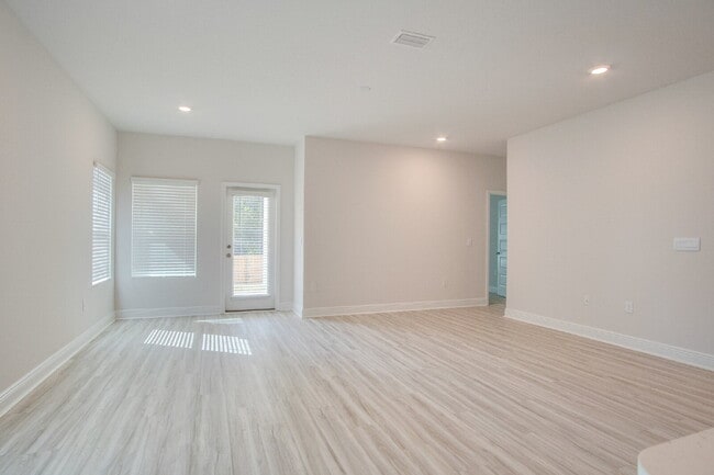 Building Photo - Fallschase 5-Bedroom Home – Pool, Playgrou...