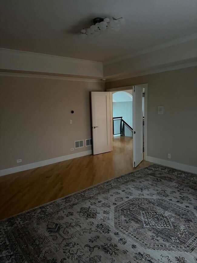 Building Photo - 525 Senon Dr