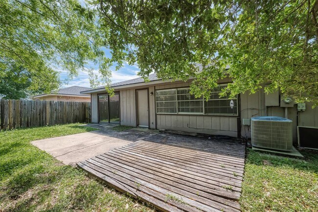 Building Photo - 19510 Westhaven Dr