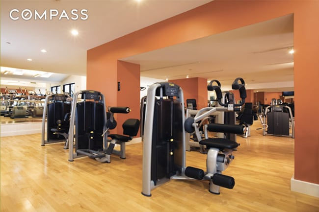 Building Photo - Stunning 2 bed 2 bath condo loft pristine home, in one of the most sought after condominiums in a...