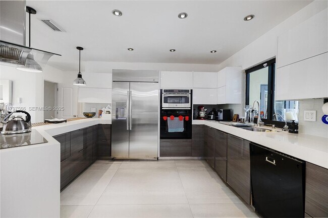 Building Photo - 20375 NE 22nd Pl