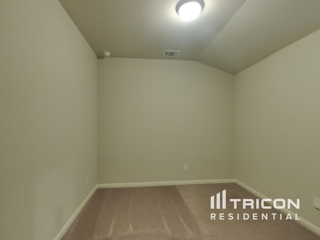 Building Photo - 13530 Paxton Blvd