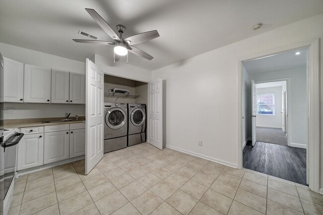 Building Photo - Charming Matthews Home for Rent!
