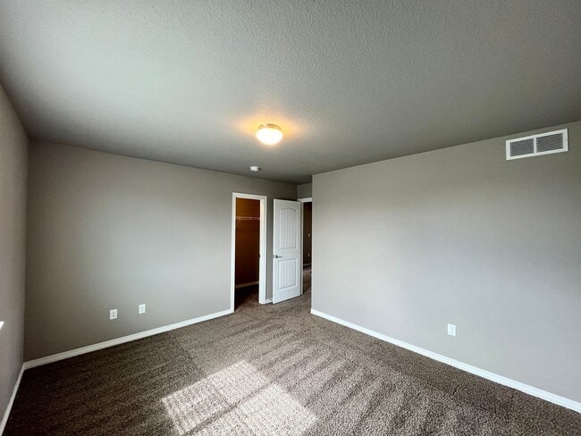 Building Photo - 1843 Ruddlesway Dr