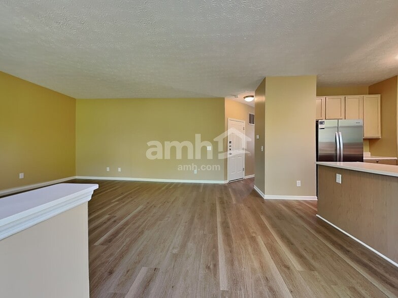 Building Photo - 684 Linden Creek
