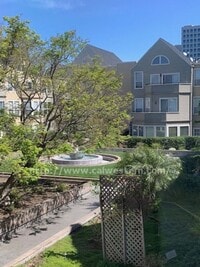 Building Photo - Superb Location for this Spacious Downtown...