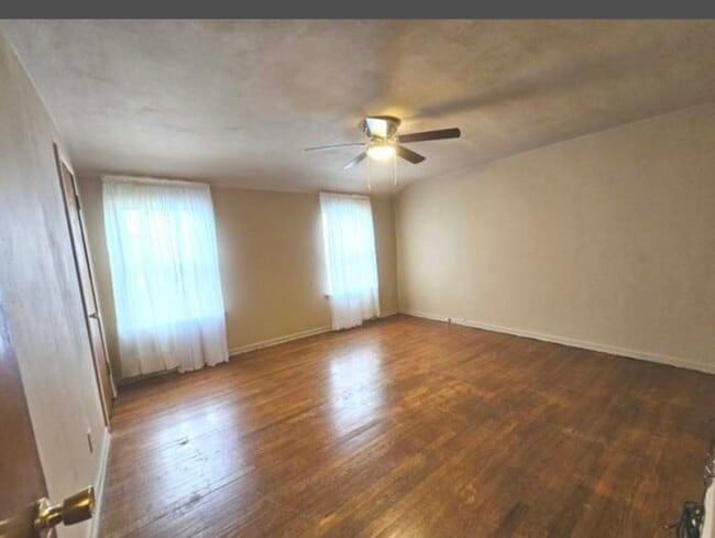 Building Photo - 1376 Wentworth Ave