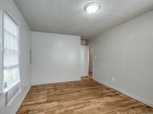 Building Photo - 2121 June Ln