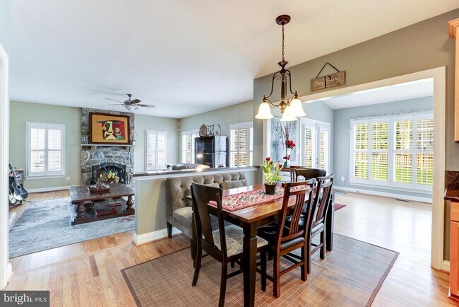 Building Photo - 2945 Oakton Knoll Ct