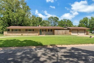 Building Photo - Beautiful Mid Century Ranch North of WSU o...