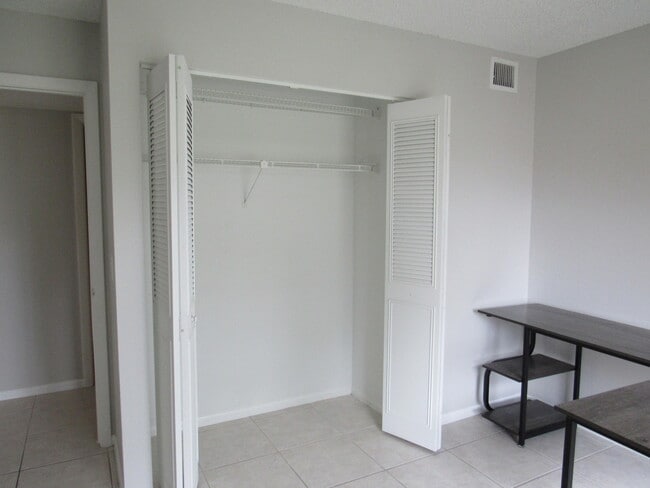 Building Photo - 703 Sunny Pine Way