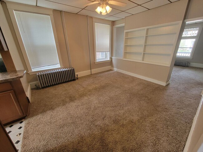 Building Photo - 623-625 N 10th Ave E