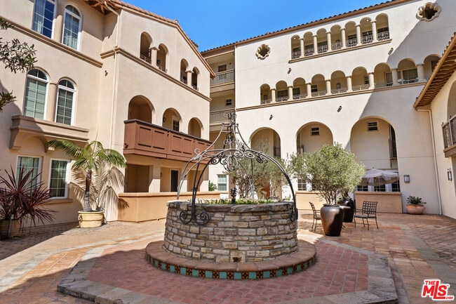 Building Photo - 5935 Playa Vista Dr