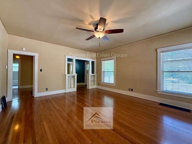Building Photo - 429 E San Rafael St