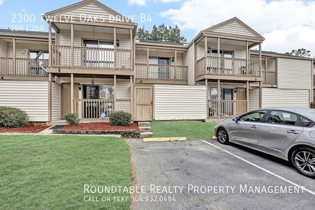 Building Photo - 2300 Twelve Oaks Dr