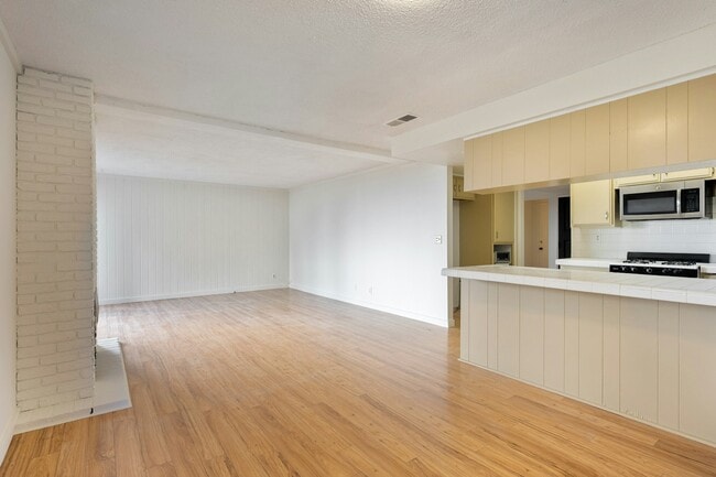 Building Photo - 845 2nd St